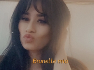 Brunette_mia