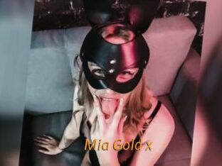 Mia_Gold_x
