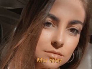 Mia_Riley