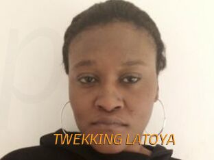 TWEKKING_LATOYA